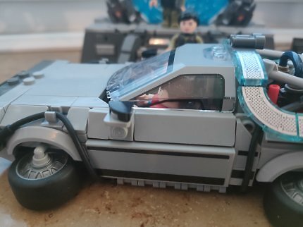 Der Lego DeLorean bietet Prints, aber leider auch Sticker.