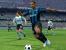 Wenn der Brasilianer Adriano am Ball ist, vergeht den Verteidigern das Lachen. (PES 6)
