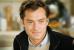 Witwer Graham (Jude Law) ist ein echter Dandy 