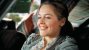 Dee Dee (Alicia Silverstone) kommt nach Hause