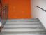 Auf die Treppe, fertig, los.