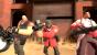 Der größte Unterschied zwischen <strong>Team Fortress 2</strong> und seinem Vorgänger ist die Grafik. Statt Realismus glänzt Team Fortress 2 mit Comic-Optik. Desweiteren ist Humor ein essentieller Bestandteil des Nachfolgers. Im Vorgänger könnte man seine Gegner außerdem noch nicht mit einem Fisch bekämpfen.