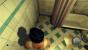 <strong>Kapitel 10 - Zimmerservice / Chapter 10 - Room Service:</strong> Im Badezimmer von Vitos Haus, das direkt an sein Schlafzimmer angrenzt: Erst nachdem Sie vom Telefon geweckt werden, liegt das Heft neben der Badewanne.