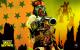 Der Tod ist gerecht in <strong>Red Dead Redemption: Undead Nightmare</strong>. Denn er bevorzugt Spielercharaktere nicht. <strong>John Marson</strong> unterscheidet sich in puncto Aussehen und Geruch nicht wesentlich von seinen Zombie-Artgenossen. Auch die Würmer scheinen ihn ziemlich lecker zu finden.