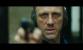 Nicht zittern: In Skyfall fällt es Bond - anders als sonst - diesmal besonders schwer, die Zielscheibe zu treffen. Er ist zumindest phasenweise ein körperliches Wrack.