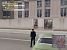 Während es sich in <strong>Driver 2</strong> schon schwierig gestaltet, die Autos ordentlich zu steuern, so steht die Beherrschung der Fahrzeuge in keinem Verhältnis zum Laufverhalten von Undercover-Cop Tanner außerhalb des Autos. Die Entwickler haben die Auto-Steuerung nahezu identisch auf den zu Fuß gehenden Charakter übertragen. Furchtbar!