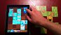 Wer <strong>Carcassonne</strong> in der Real-Variante kennt, weiß, dass es endlos lange dauern kann. Die iPad-Version hat aber einen coolen Freude-Modus, in dem man seinen Zug tätigen und dann an den Freund abgeben kann. Dieser kann weiterspielen, wenn er Zeit hat. Klasse!