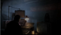Interaktiv agieren können wir mit dem Fernseher in <strong>Metro 2033</strong>, den man im Hauptmenü sieht, zwar nicht, aber wir bekommen einen netten Blick darauf im Prolog. Im Nachhinein kommt natürlich die Frage auf, wieso Artjom einen Fernseher auf seinem Schreibtisch stehen hat, wo doch vermutlich nichts mehr gesendet wird, was er empfangen könnte.