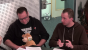 Thomas hat seinen neuen Teddy ins Herz geschlossen.