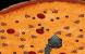 Heiß umkämpftes Heferad: Auf einer im All treibenden Pizza bekämpft ihr im Action-Spiel Nuclear Pizza War Roboter, die eure Basis angreifen.