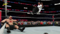 Über 120 spielbare WWE-Superstars stehen zur Auswahl. Da darf Chef-Söhnchen Shane-O-Mac mit seinem Finisher natürlich nicht fehlen. Die DLC-Politik ist aber frech.