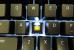 Am Beispiel einer Razer Black Widow Chroma V2: in Gelb ist der der eigenliche Taster (Switch) zu sehen - die LED ist Bestandteil der Tasterkonstruktion.