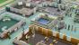 Damit keine langen Schlangen an der Rezeption entstehen, sollten wir qualifizierte Mitarbeiter einstellen.