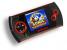 Retro-Feeling für unterwegs: Das Handheld „Arcade Gamer Portable“ beinhaltet 30 vorinstallierte Master-System-Spiele und wird derzeit unter anderem im Online-Shop der Supermarktkette Real verkauft.