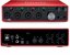 Ein Audiointerface für USB kann viele Anschlüsse bieten. Das Focusrite Scarlett 18i8 hat beispielsweise 18 Eingänge, was auch durch eine Doppelbelegung einiger Buchsen verwirklicht wird.
