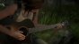 Ellie übt auf Joels Gitarre
