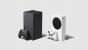 Die Xbox Series X (links) ist seit der Vorbestellmöglichkeit quasi nicht zu bekommen. Die schwächere Xbox Series S hingegen kann mann zur UVP von 299 Euro bestellen.