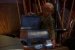 Durch die prominente Rolle der Ferengi sehen wir vor allem in Star Trek: Deep Space Nine immer wieder „wertvolle“ Dinge, wie Sammelkarten und in Gold gepresstes Latinum. DS9 befindet sich mitten im Nirgendwo, sodass wir hier vor allem den Föderations-fernen Lebenswandel mitbekommen.