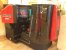 Der Arcade-Automat von F355 Challenge sorgte aufgrund von drei Bildschirmen für Aufsehen. Jeder Screen wird von einer eigenen Naomi-Platine „bespielt“; ein viertes Naomi-Board kümmert sich darum, dass alles miteinander harmoniert.