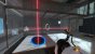 Trotz Ego-Ansicht ist Portal kein Shooter. Wer feindliche Geschütze beseitigen will, muss daher clever vorgehen. Hier haben wir einen Laser mit Portalen umgeleitet.