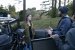 Hauptdarstellerin Allison Williams und Regisseur Gerard Johnstone bei den Dreharbeiten zu M3GAN.