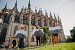 Vergleichsbilder der St. Barbarakirsche in Kutná Hora mit Screenshots aus Kingdom Come: Deliverance 2