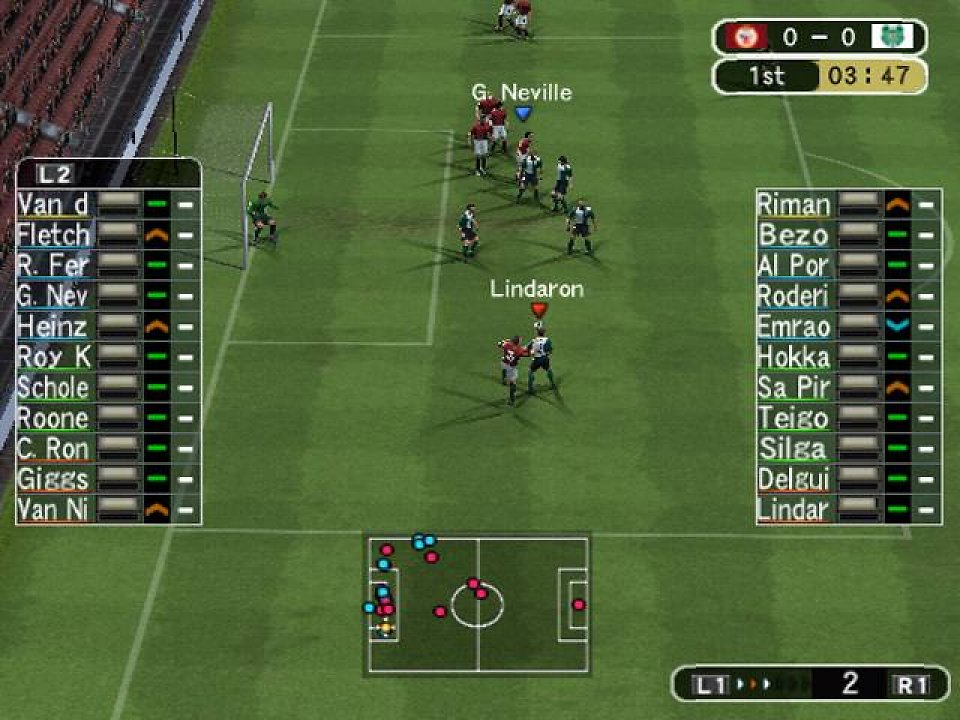 Ein Fußballspiel aus der Seitenansicht
