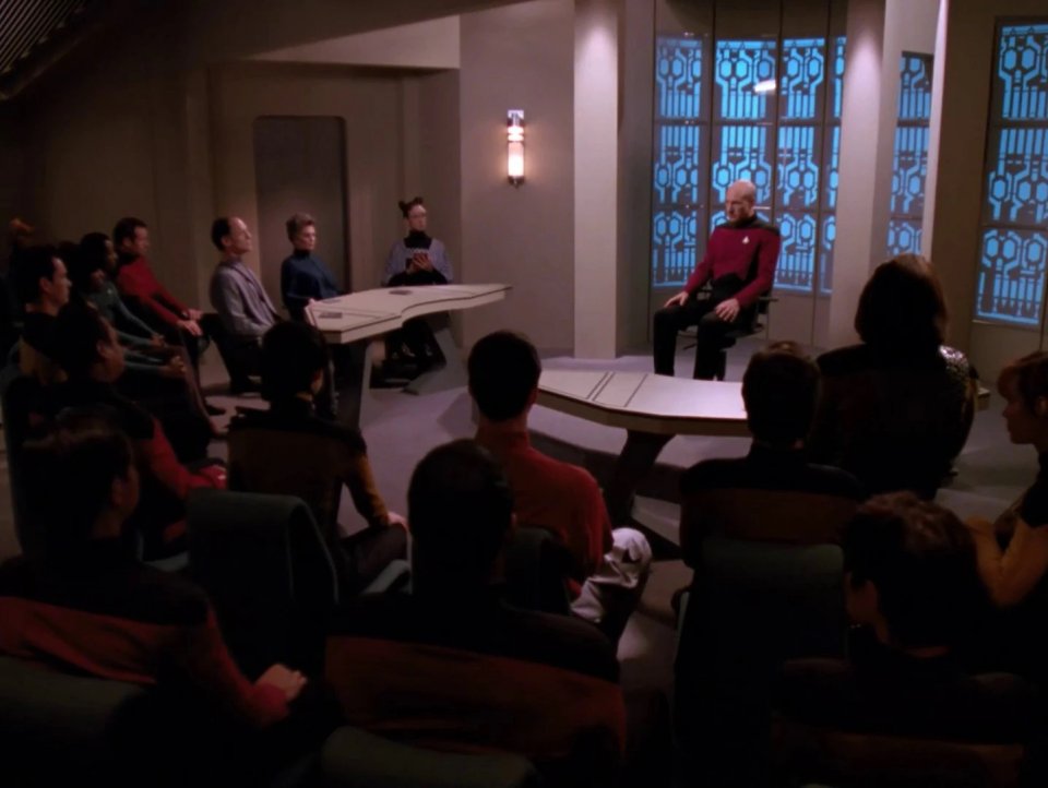 In der Folge„Das Standgericht“ hält Picard eine Rede gegen Demagogen und despotische Herrscher und für grundlegende Bürgerrechte in Krisenzeiten. <br> &nbsp;