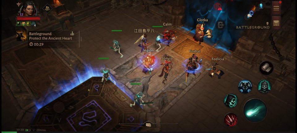 Eine Gruppe bereitet sich auf den Kampf vor. Im Endgame nimmt PvP eine wichtige Rolle ein.&nbsp;(Screenshot aus der Beta)