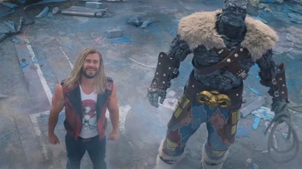 <strong>Aus Duo wird Duo:</strong> Zu Beginn des Films sind Korg und Thor das zentrale Team-up, während des Films wechselt das natürlich zu Jane und Thor, am Ende entlässt uns Waititi mit Love und Thor - überall in der Galaxie bekannt als Love &amp; Thunder.
