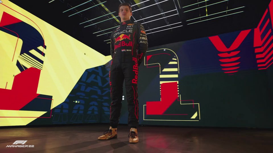 Das Intro des F1 Managers 2022 versprüht dank der Lizenz viel Flair – die Fahrervorstellung wird so auch vor Rennen gesendet, obendrein gibt es ein kurzes Video am Anfang mit spannenden Szenen aus der Saison 2021.