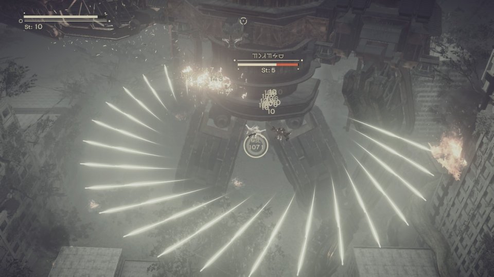 An Bord der Flugmaschinen-Mechs wird Nier: Automata vollends zum Shoot 'em Up. Selbst hier kriegen die Entwickler noch Gameplay- und Perspektivwechsel unter.