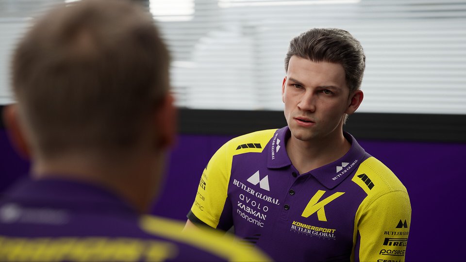 Fahrer Devon Butler spricht mit Teamchef
