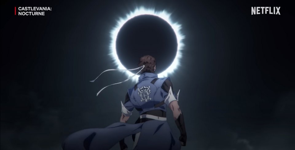 Ein Blick auf Richters Rücken, vor ihm eine Sonnenfinsternis
