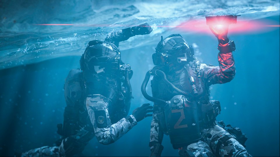 Soldaten tauchen unter der Wasseroberfläche
