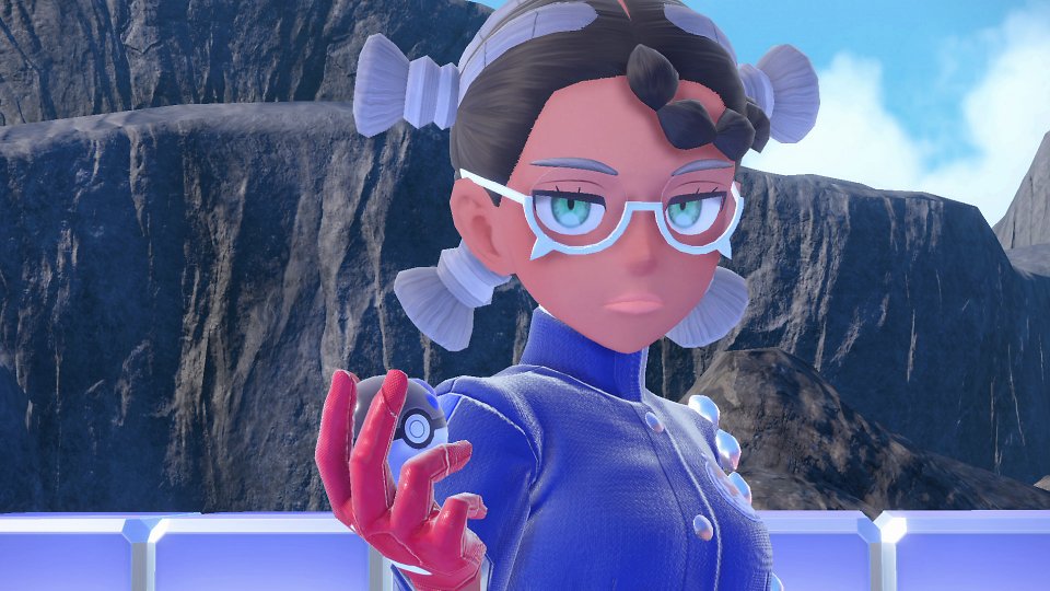 Eine Figur mit Pokéball guckt in die Kamera.