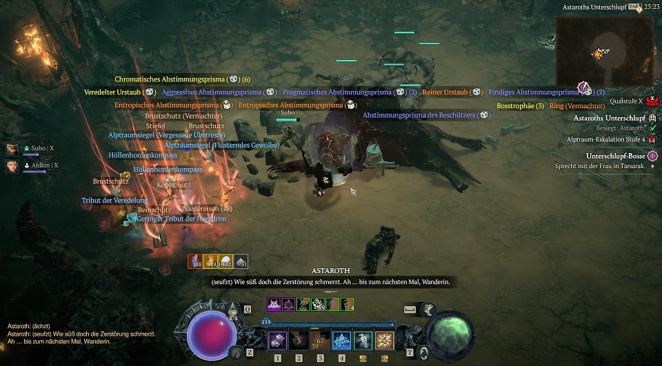 Ingame-Screenshot aus Diablo 4 nach dem Sieg über Astaroth auf der Schwierigkeitsstufe Qualstufe X. Der Boden ist bedeckt mit fallen gelassener Beute. Zu den farblich markierten Gegenstandsnamen auf dem Bildschirm gehören unter anderem: Chromatisches Abstimmungsprisma, Entropisches Abstimmungsprisma, Höllenhordenkompass, Alptraumsiegel, Veredelter Urstaub, Reiner Urstaub sowie diverse Ausrüstungsteile wie Brustschutz, Stiefel und eine Axt.